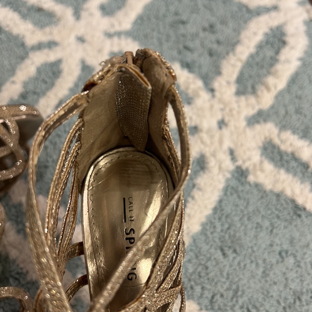 Shoes - Picture 6 of 8